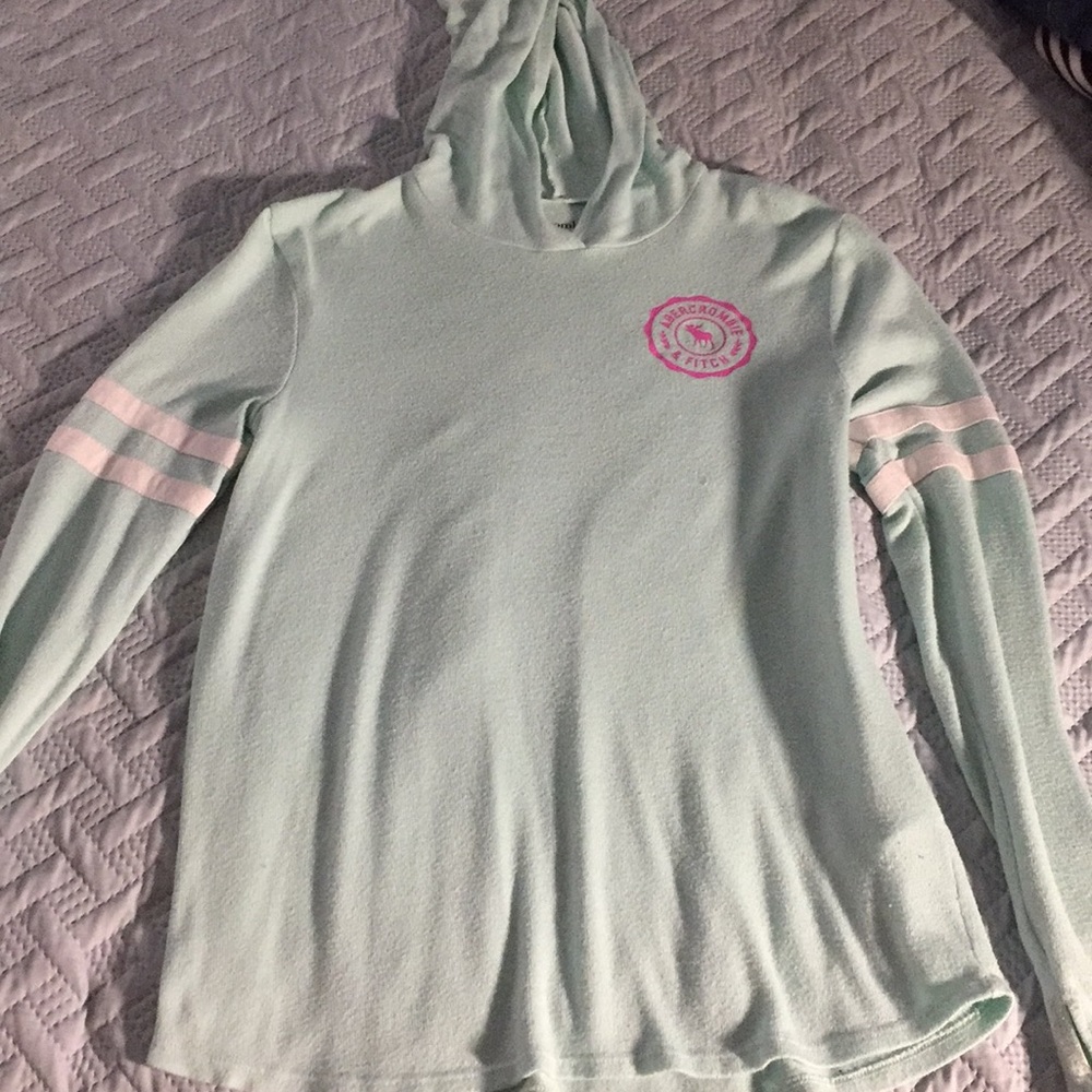 light weight hoodie/shirt